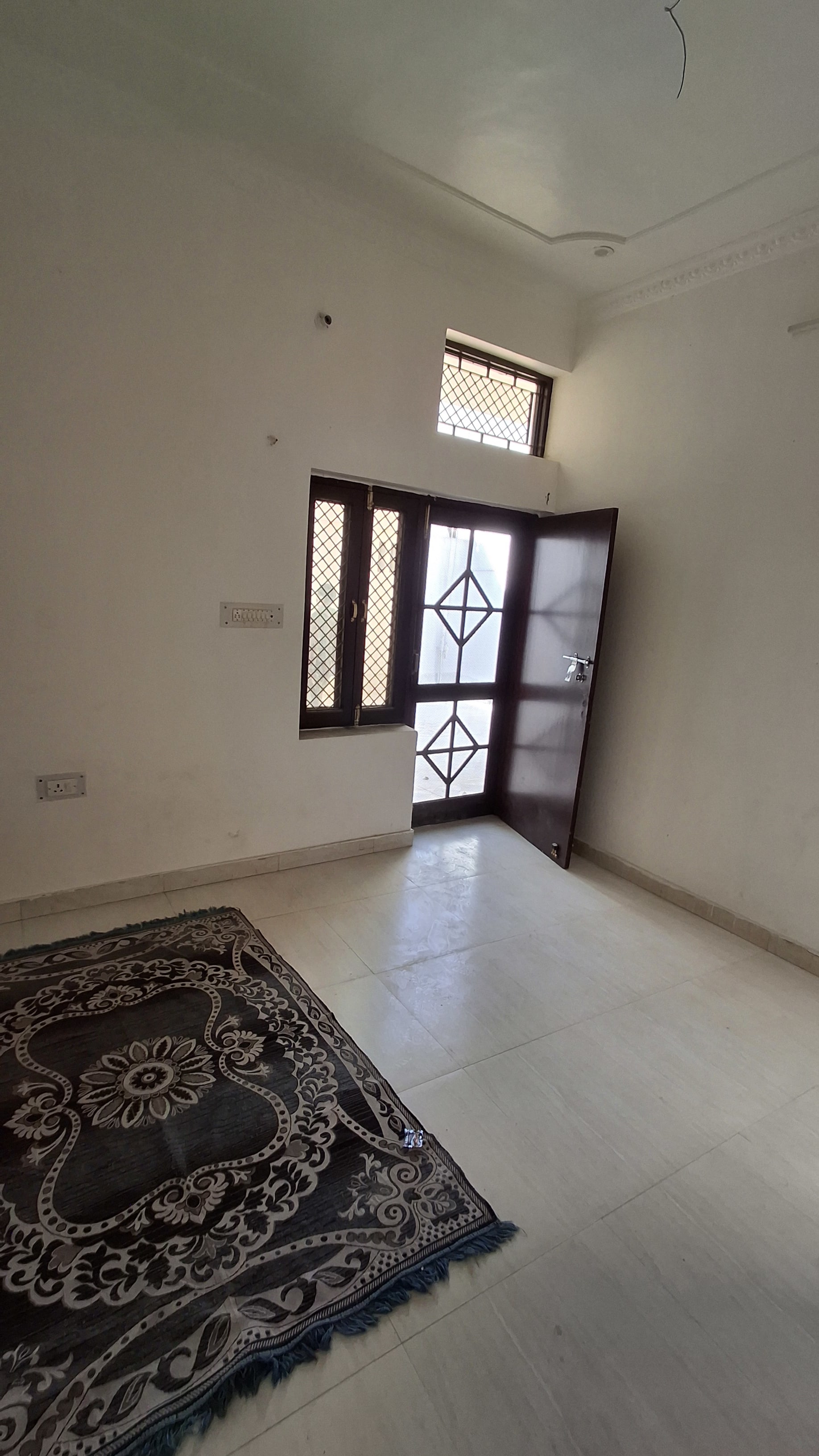 2 BHK for Rent Near Krishna Nagar Metro Station - photo 5