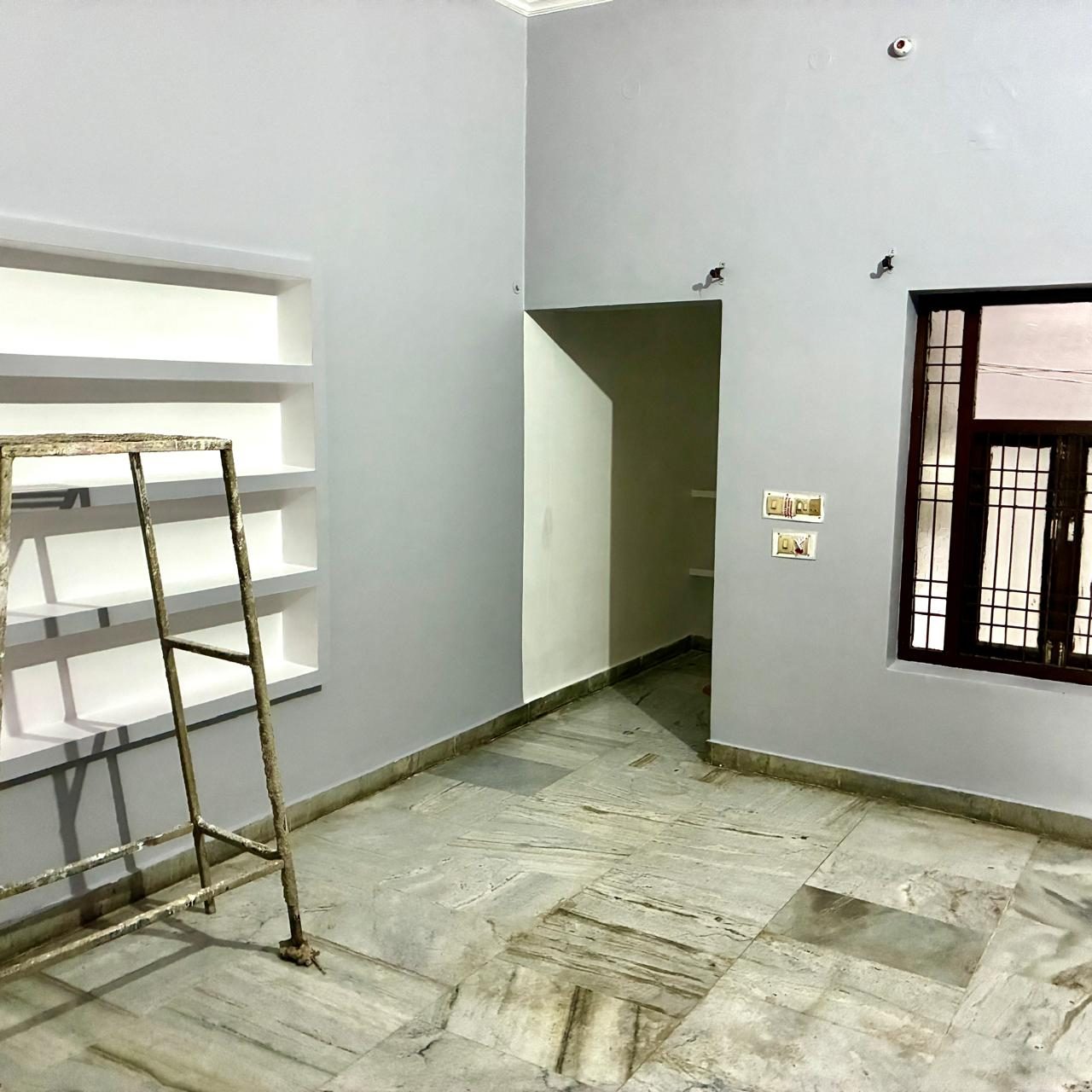 Spacious 2BHK Unfurnished Flat in Rashmi Khand Road, Lucknow - photo 5