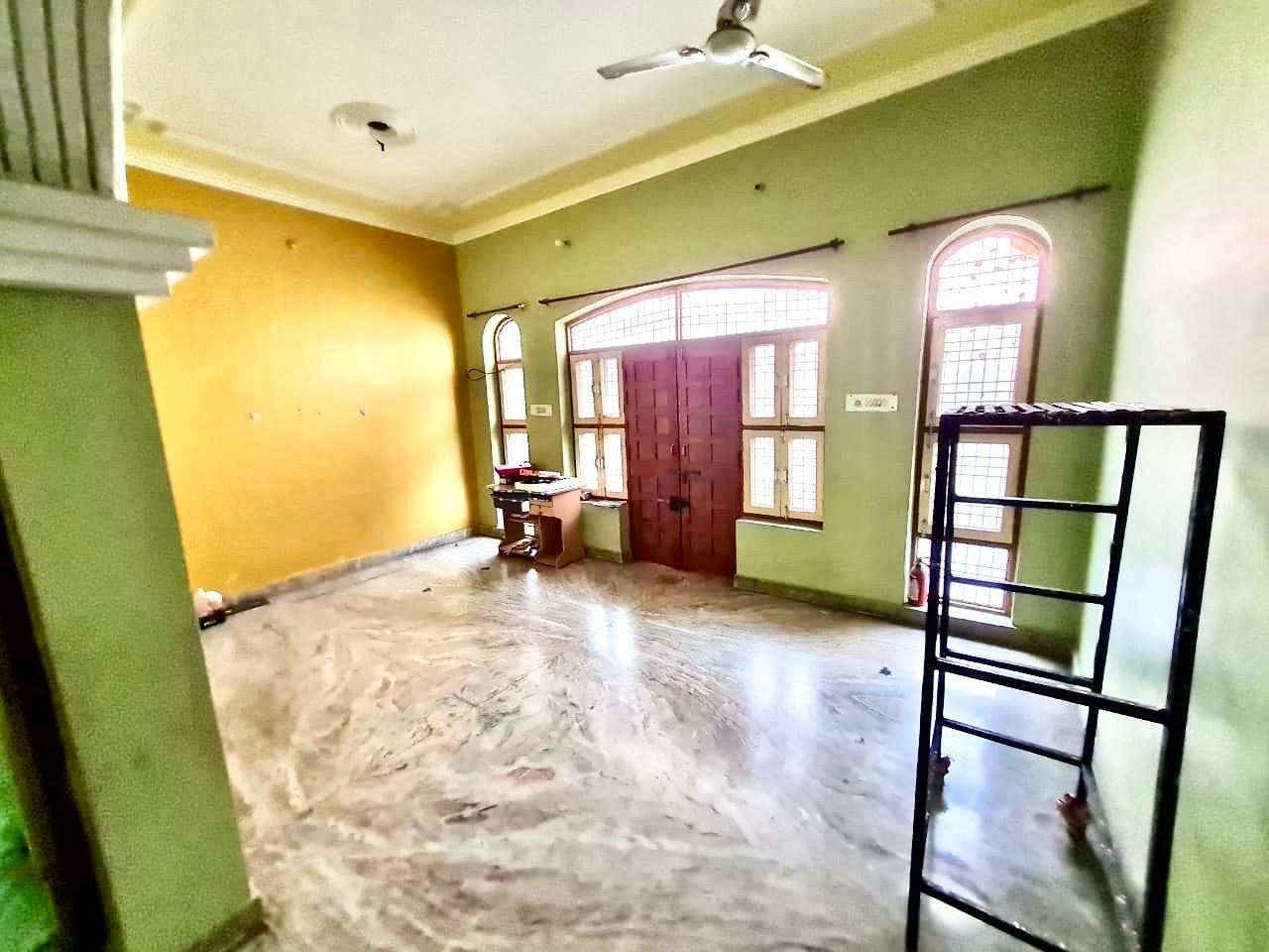 Spacious 2BHK Unfurnished Flat in Rashmi Khand Road, Lucknow