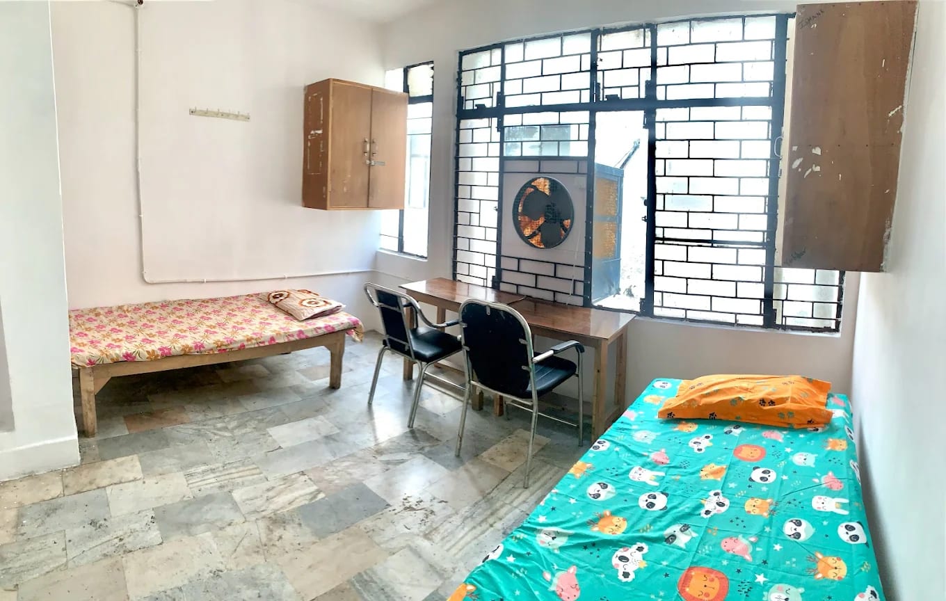 PG in Awadh Tower, 2nd Floor, Northern Block kaysons Lane, Naval Kishore Rd, Hazratganj, Hazratganj Metro Station Gate No 4, Lucknow - photo 3
