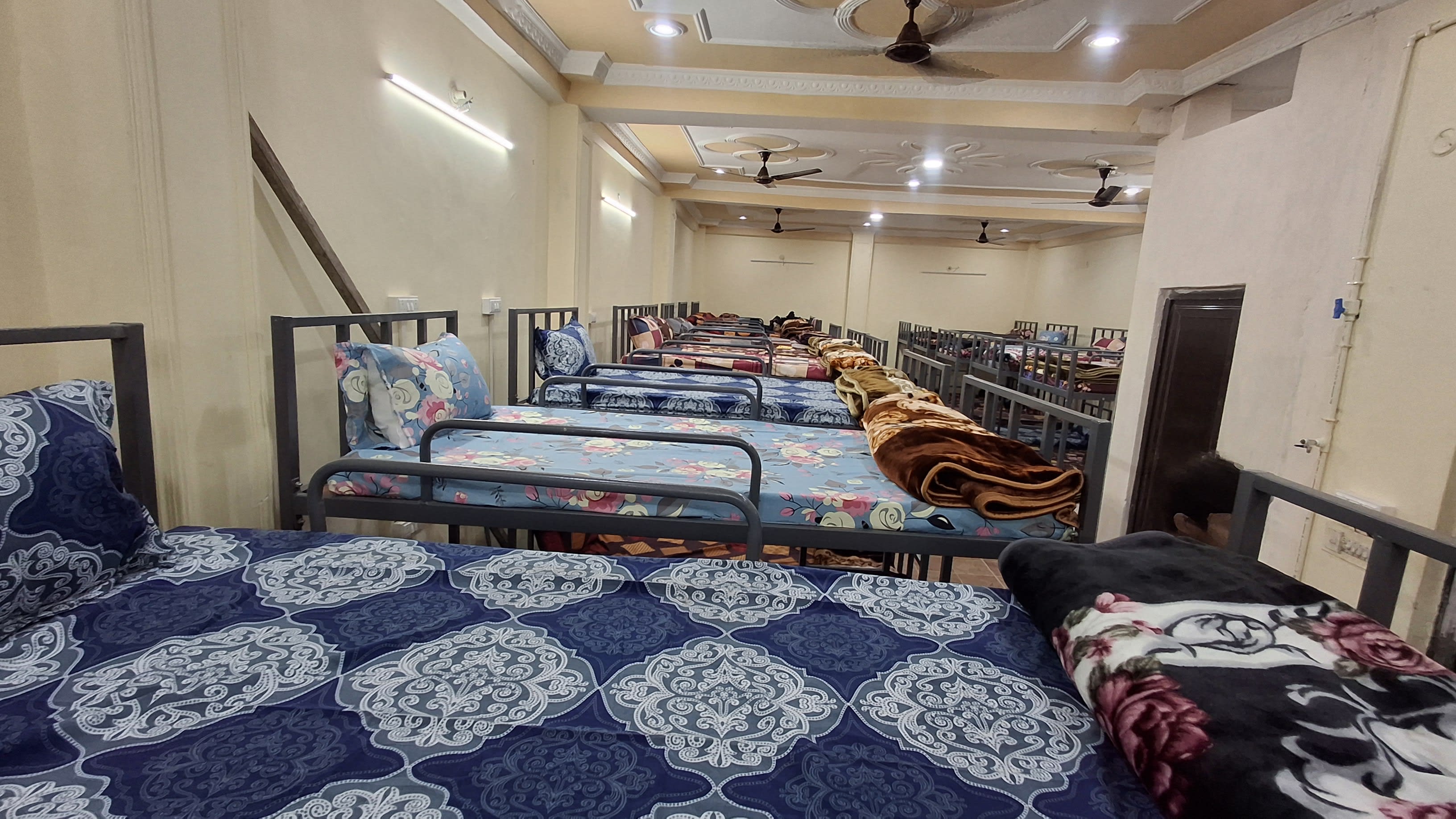 PG in Sheth Ghannumal Road, Lucknow - photo 3
