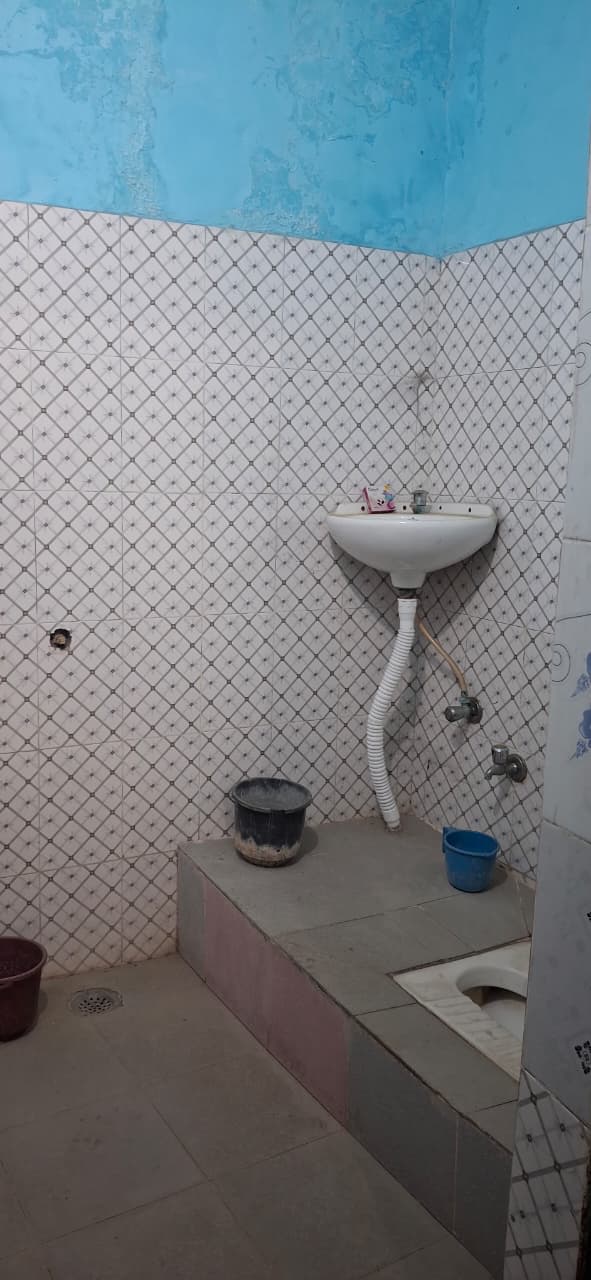 1RK For Rent in Tedhi Pulia, Lucknow