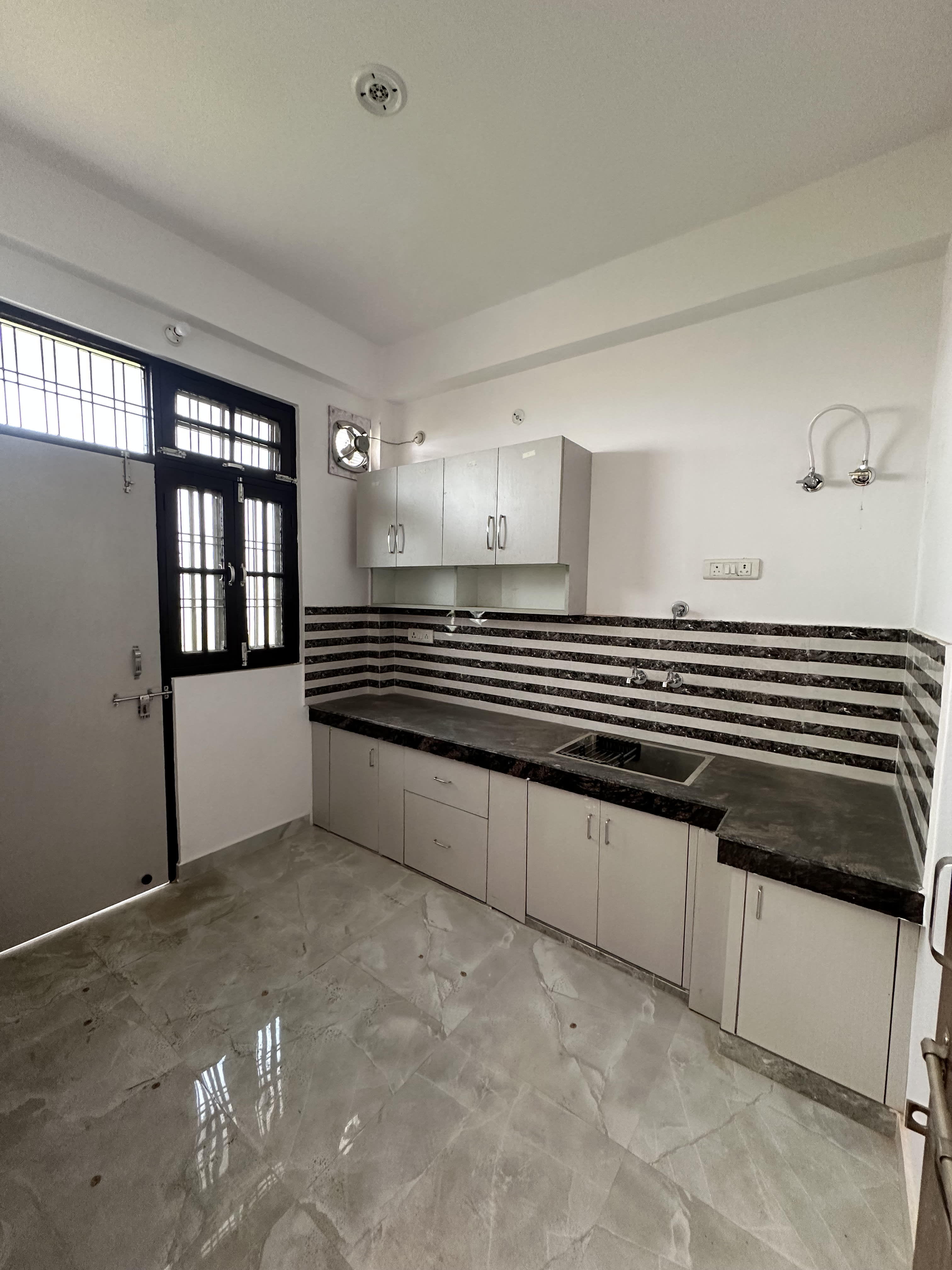 2BHK Flat for Rent in Takrohi, Indira Nagar, Lucknow - photo 5