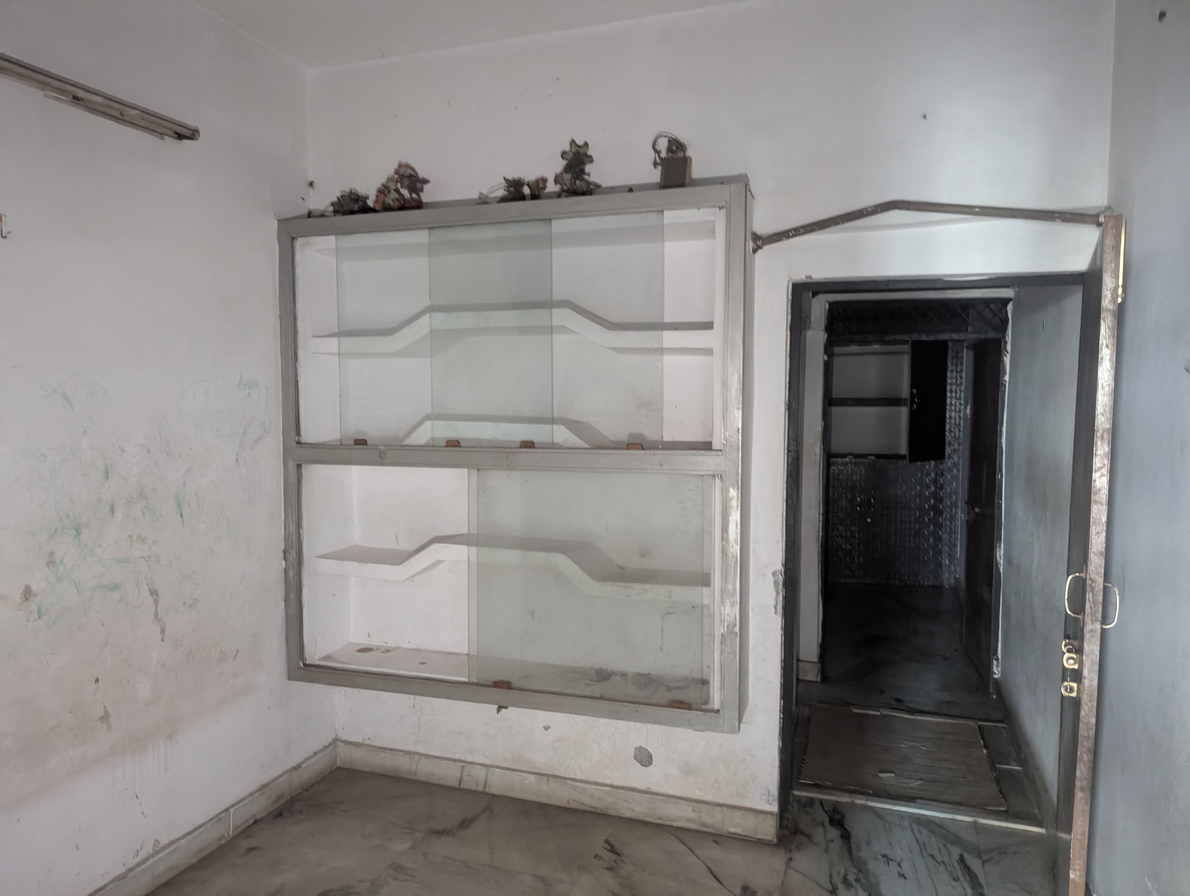2 RK for Rent Near Sec-F, Parag Road